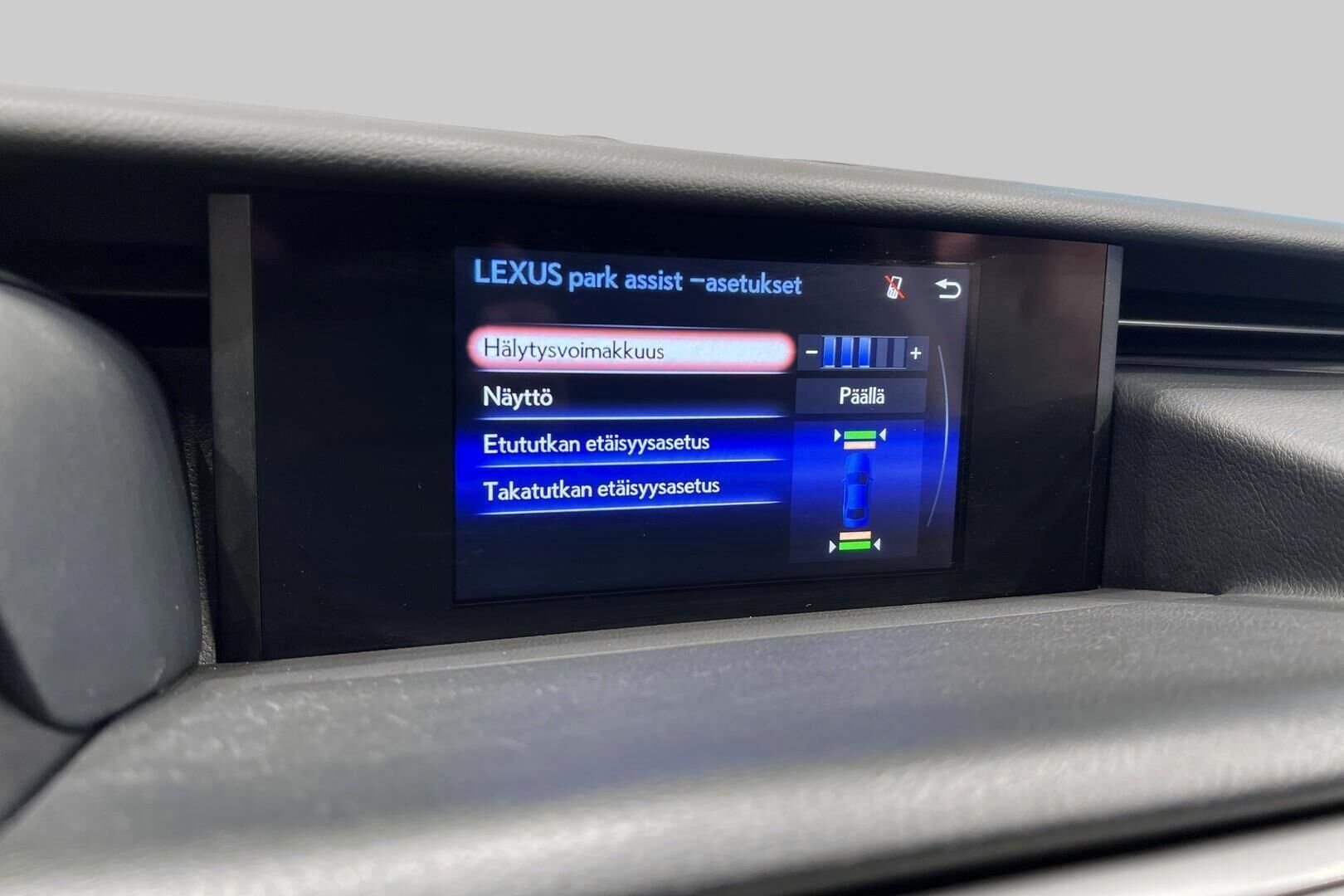 Lexus IS iso kuva 16