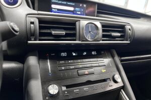 Lexus IS esikatselu 17