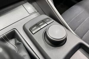 Lexus IS esikatselu 36