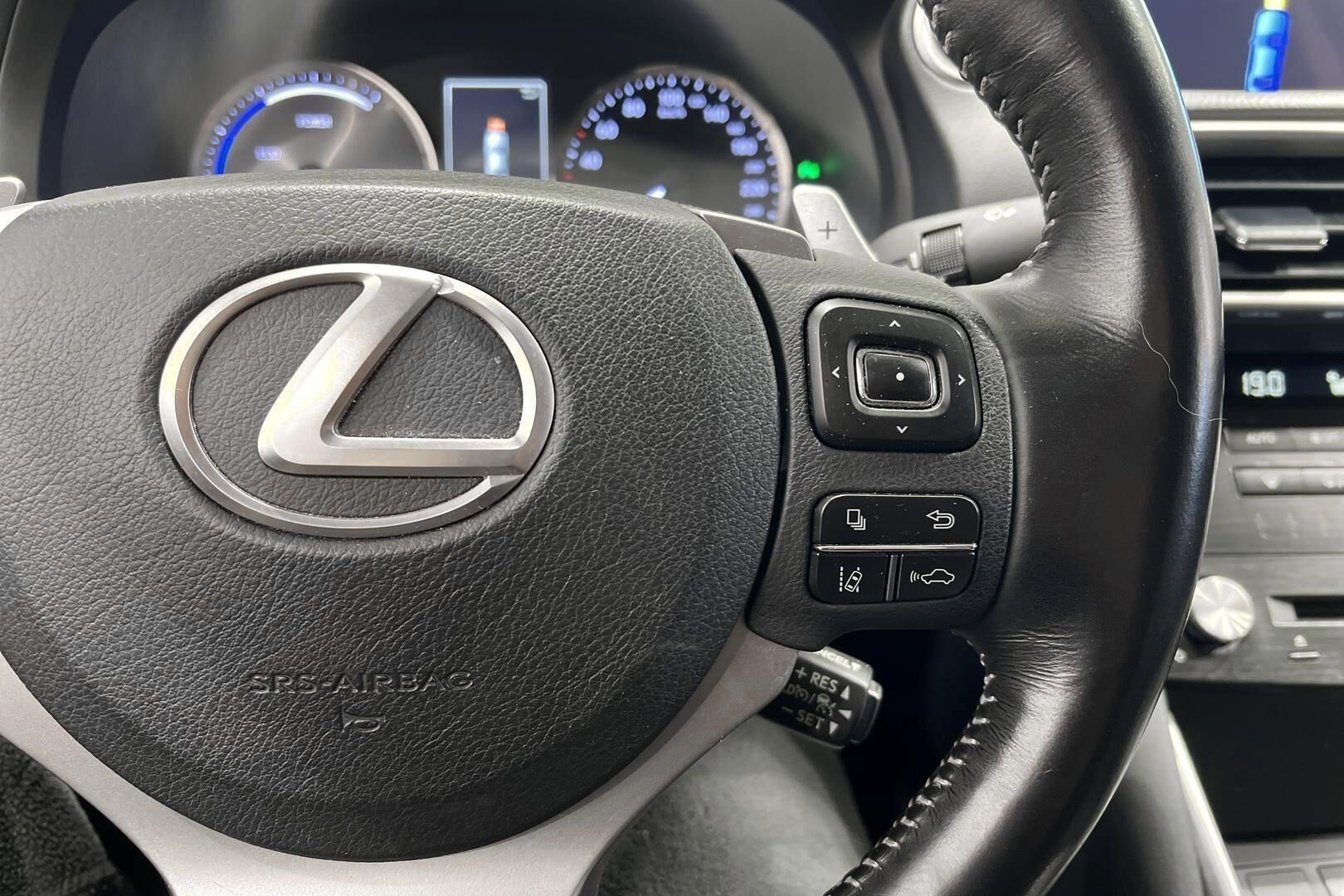 Lexus IS iso kuva 38