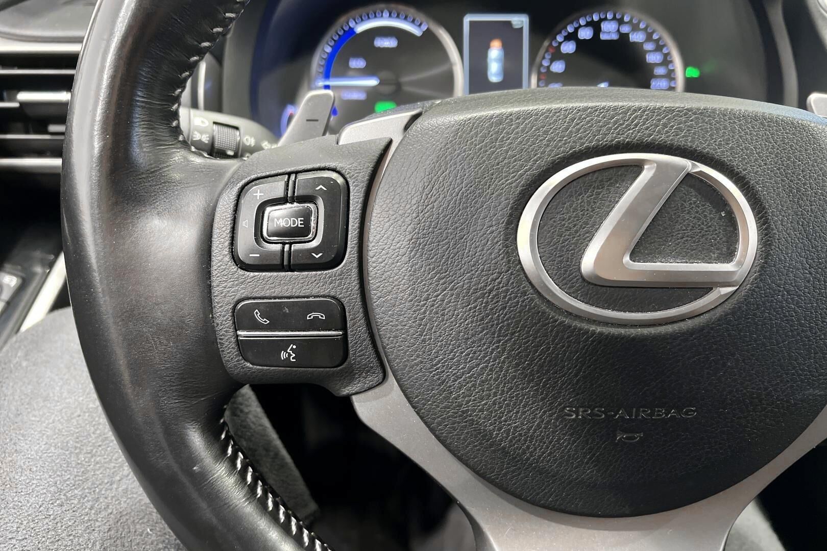 Lexus IS iso kuva 21
