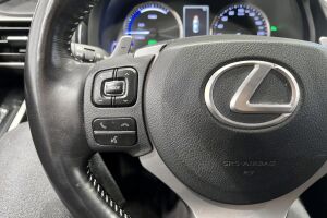 Lexus IS esikatselu 21