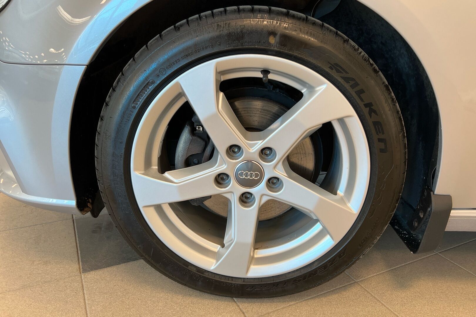 Audi A3 iso kuva 10