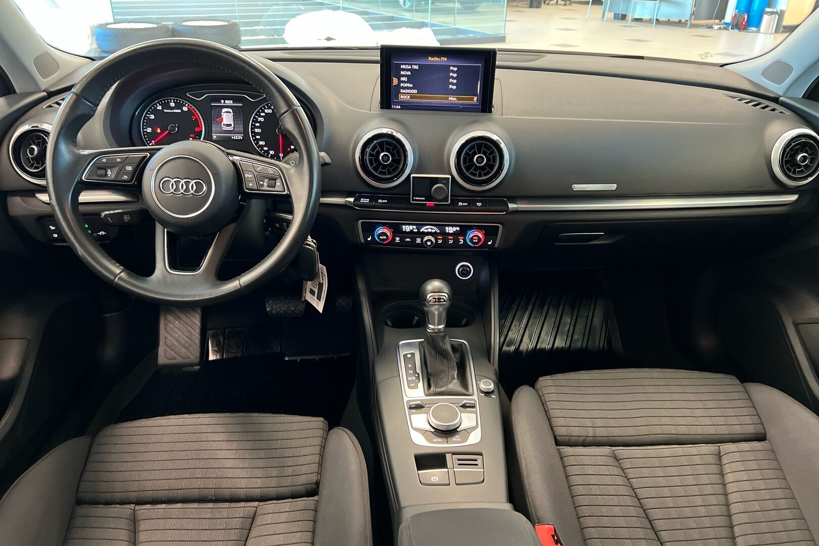 Audi A3 iso kuva 18