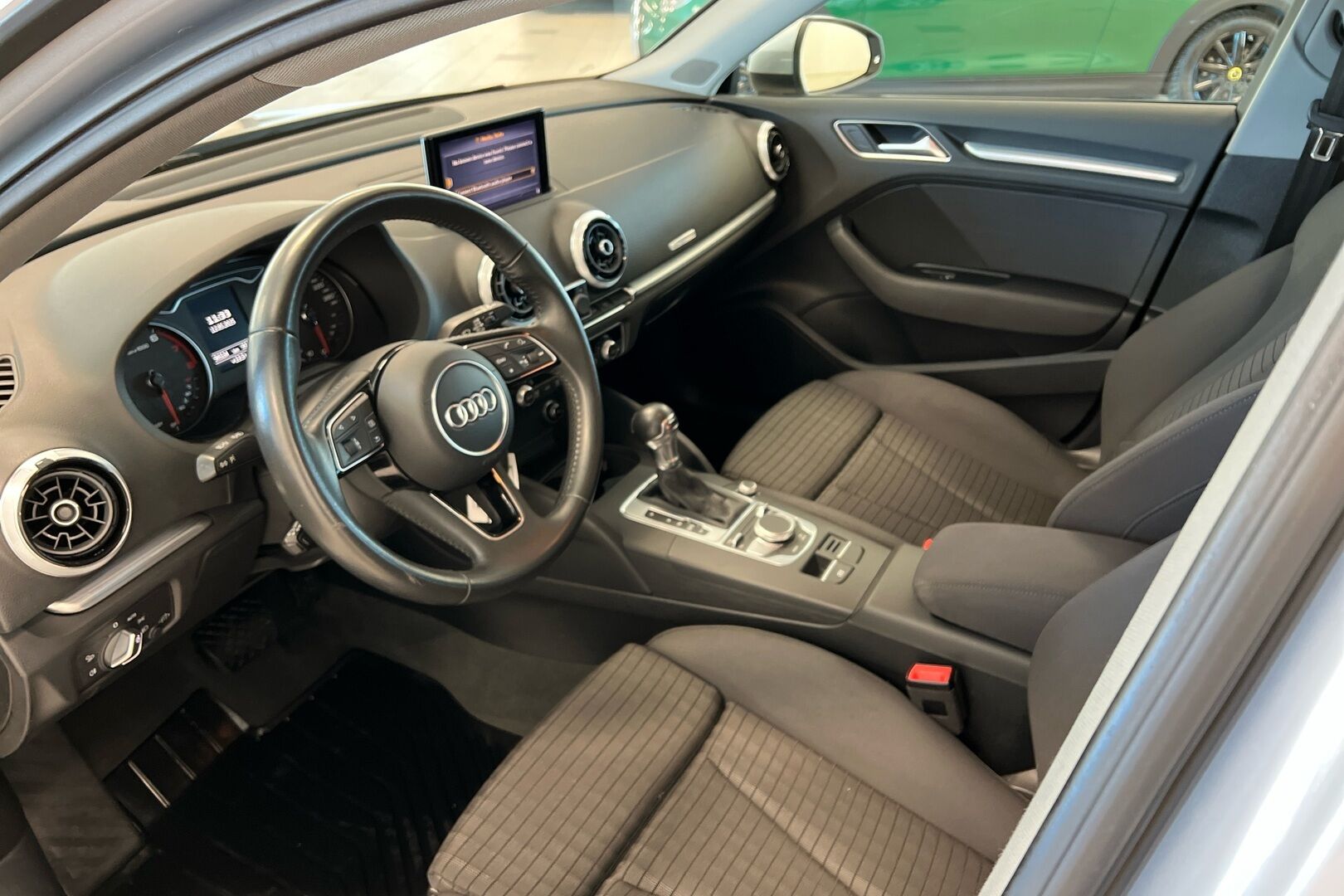 Audi A3 iso kuva 6
