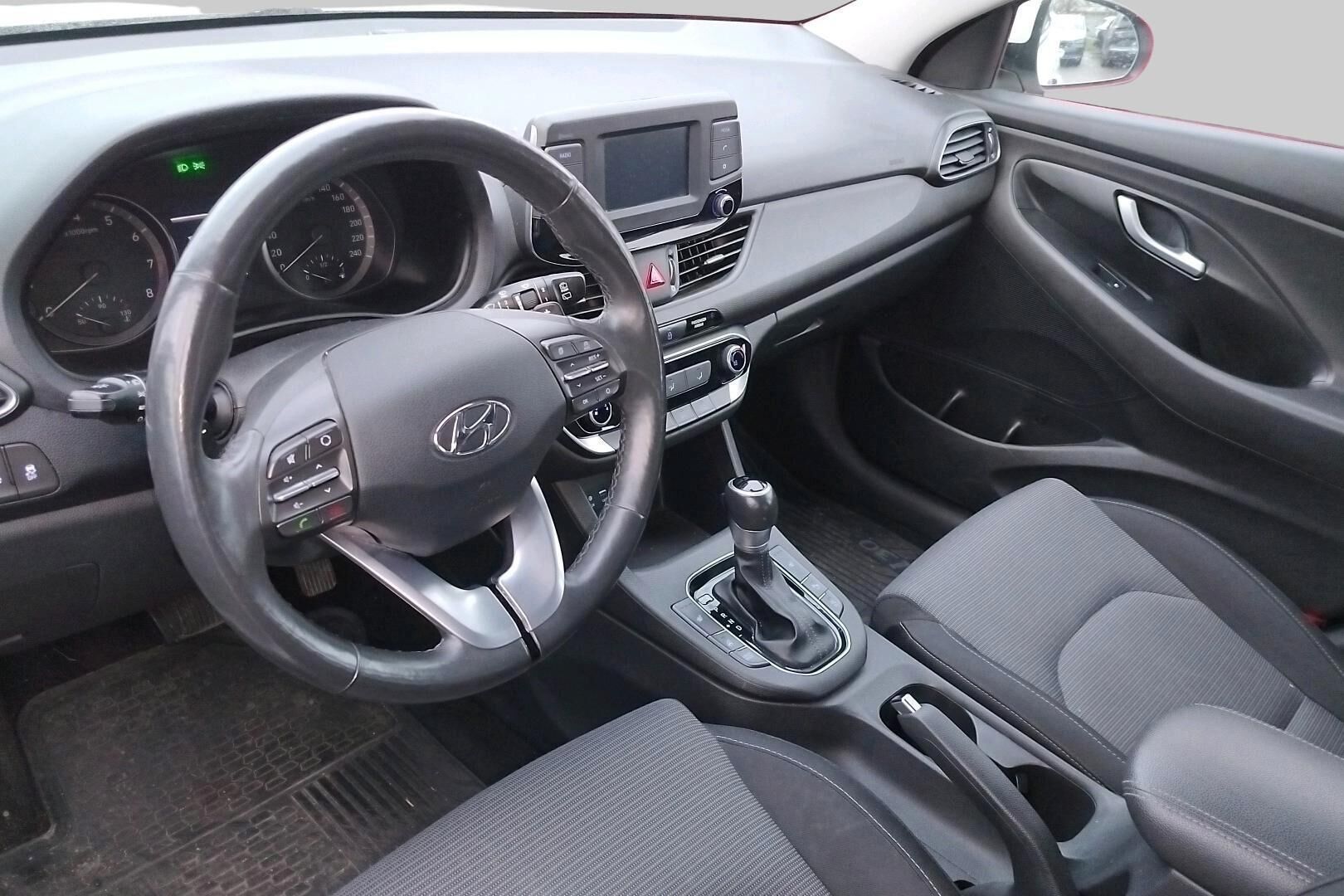 Hyundai i30 5d iso kuva 1