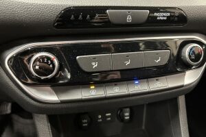 Hyundai i30 5d esikatselu 23