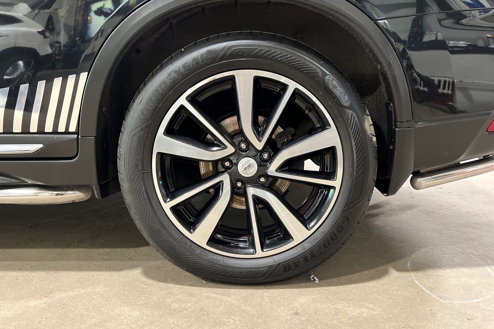 Nissan X-Trail iso kuva 8