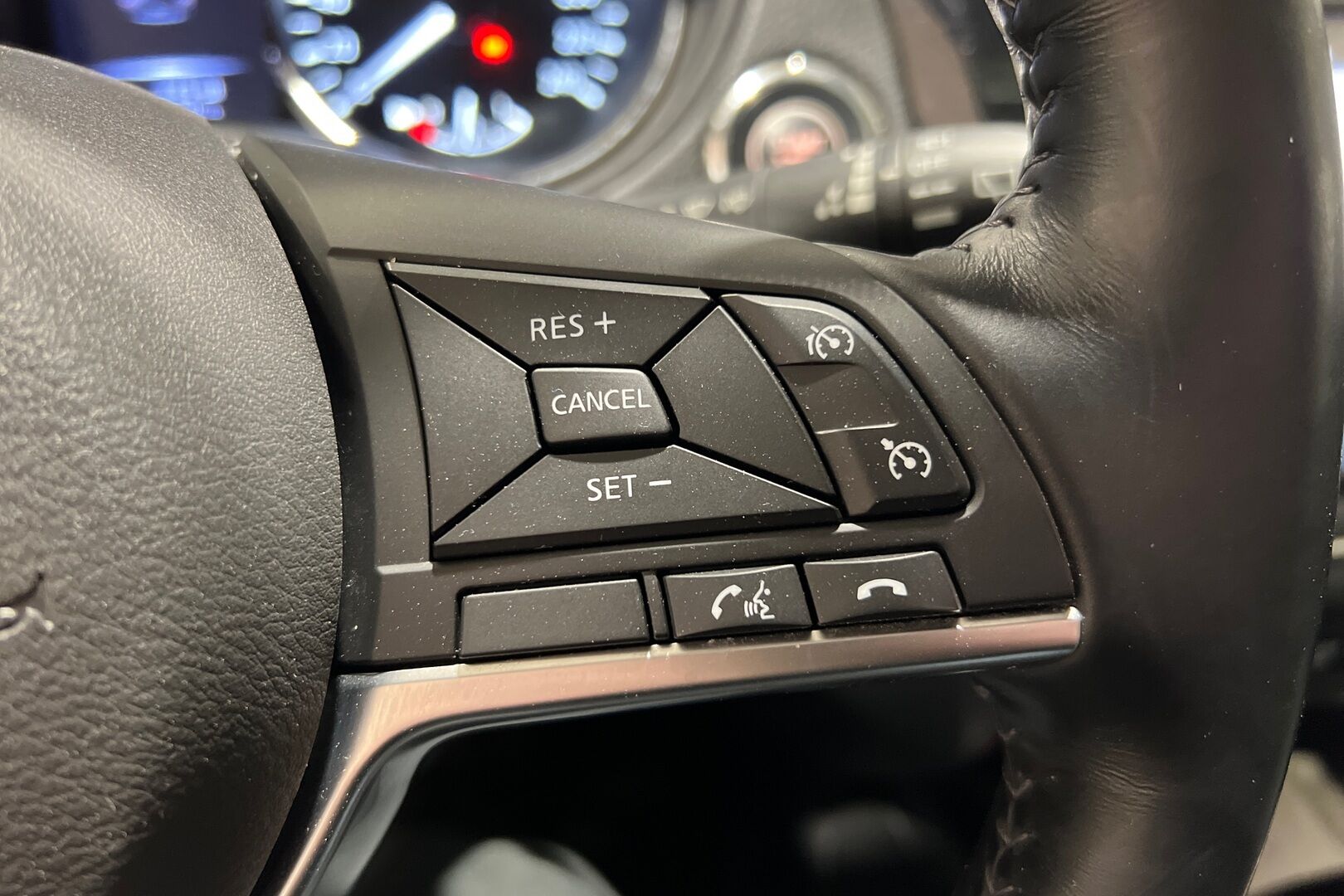 Nissan X-Trail iso kuva 18