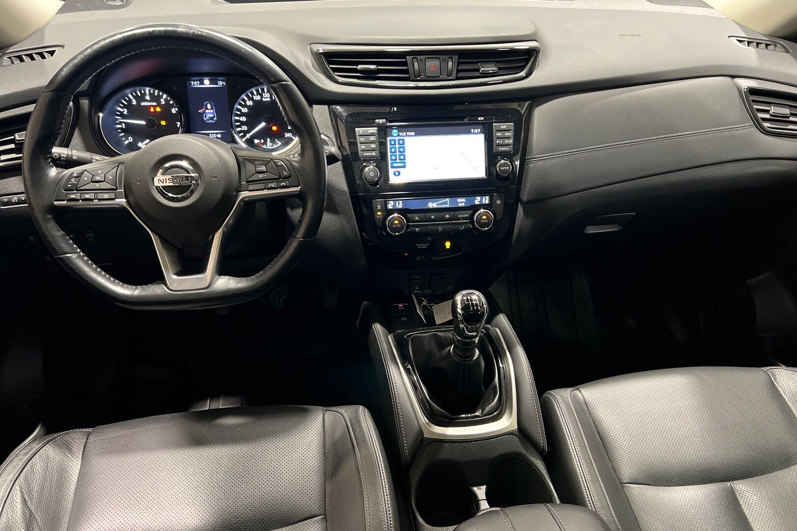Nissan X-Trail iso kuva 4