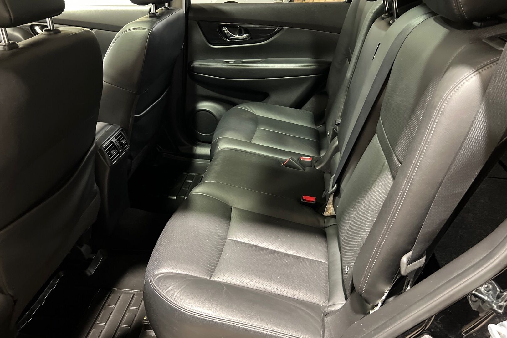 Nissan X-Trail iso kuva 6