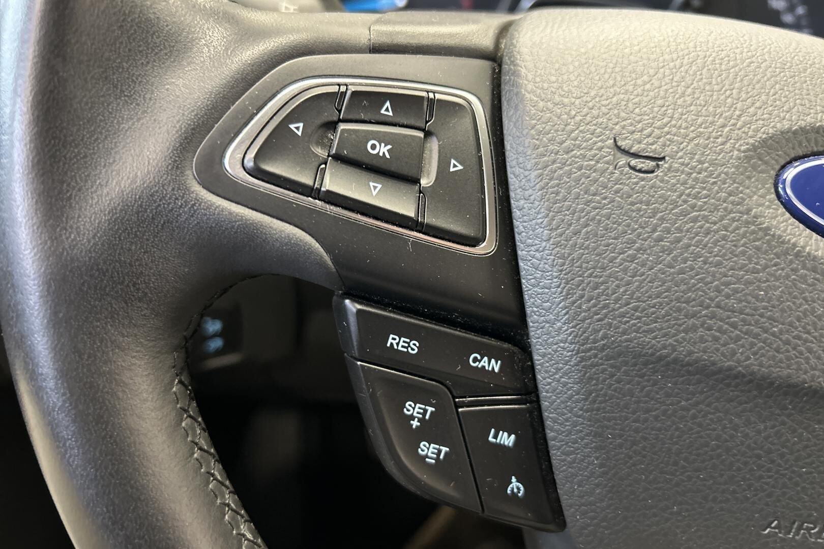 Ford Focus iso kuva 21