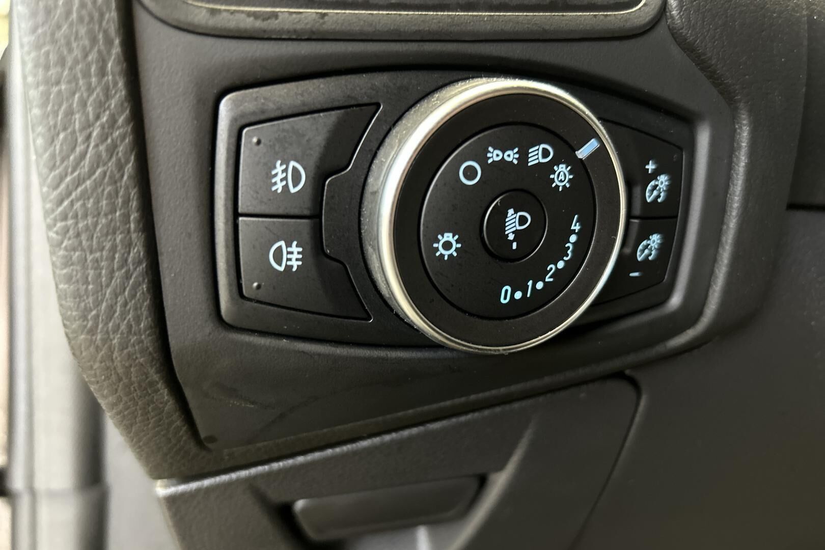 Ford Focus iso kuva 23