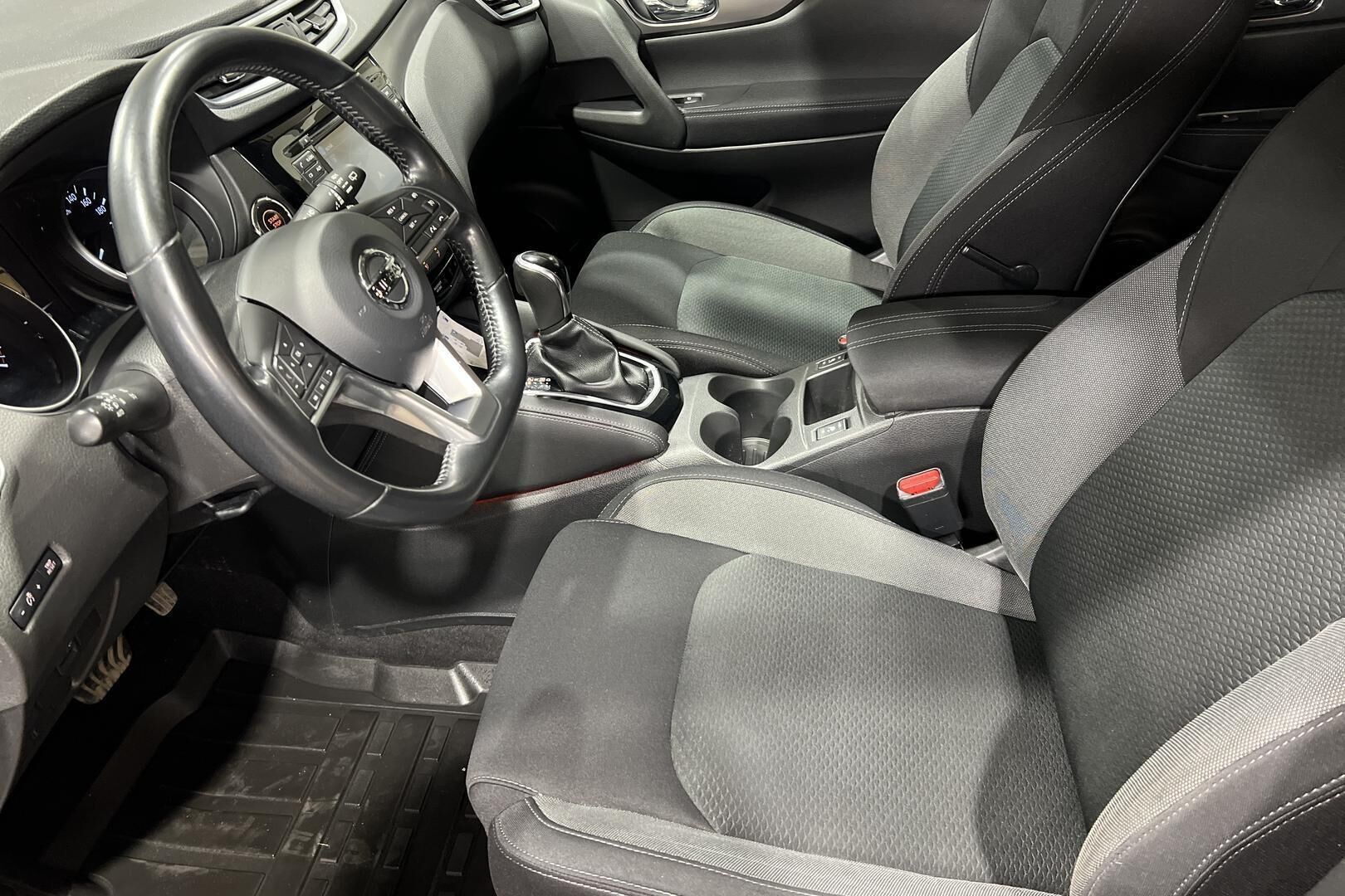 Nissan Qashqai iso kuva 8