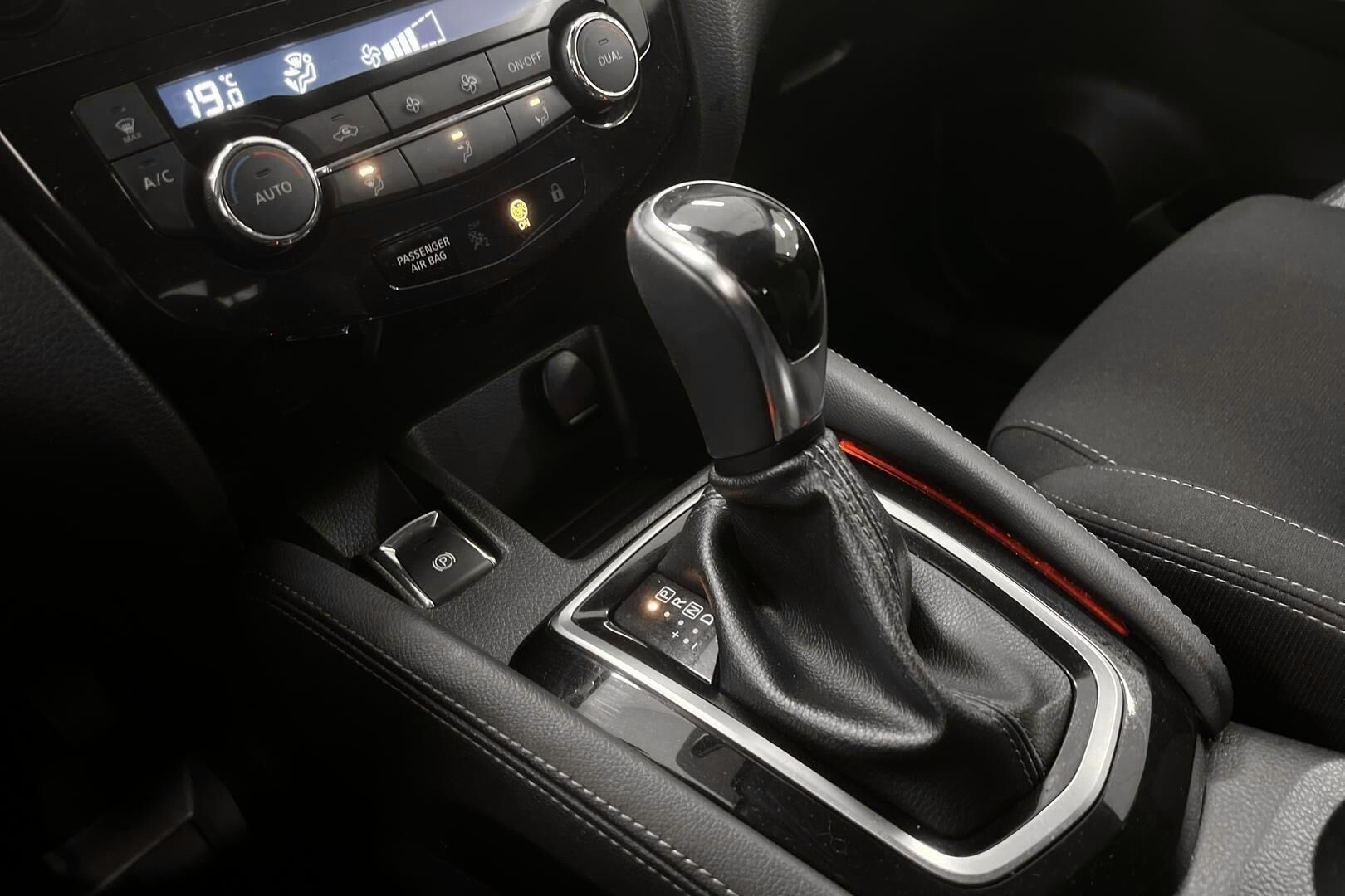 Nissan Qashqai iso kuva 15