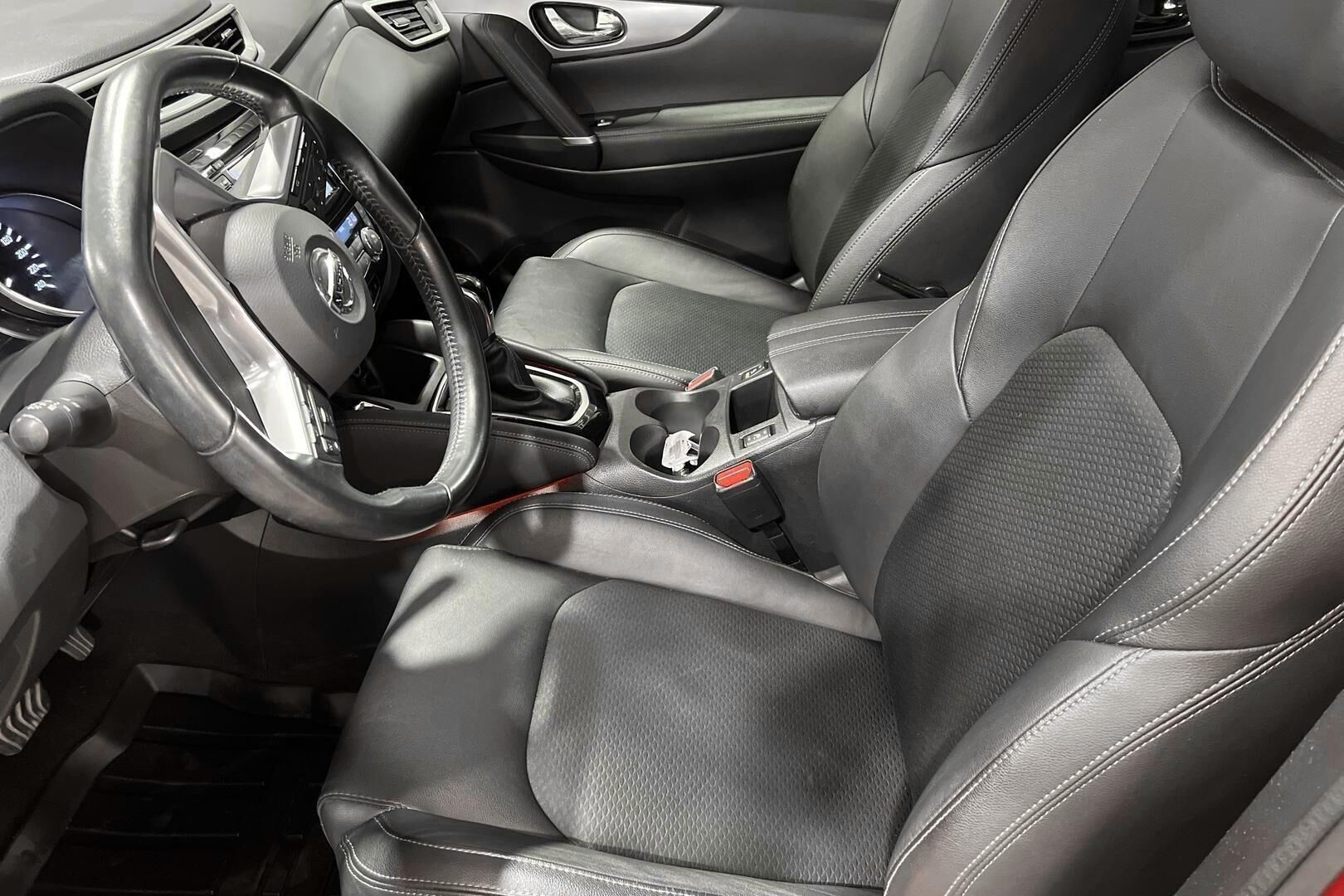 Nissan Qashqai iso kuva 8