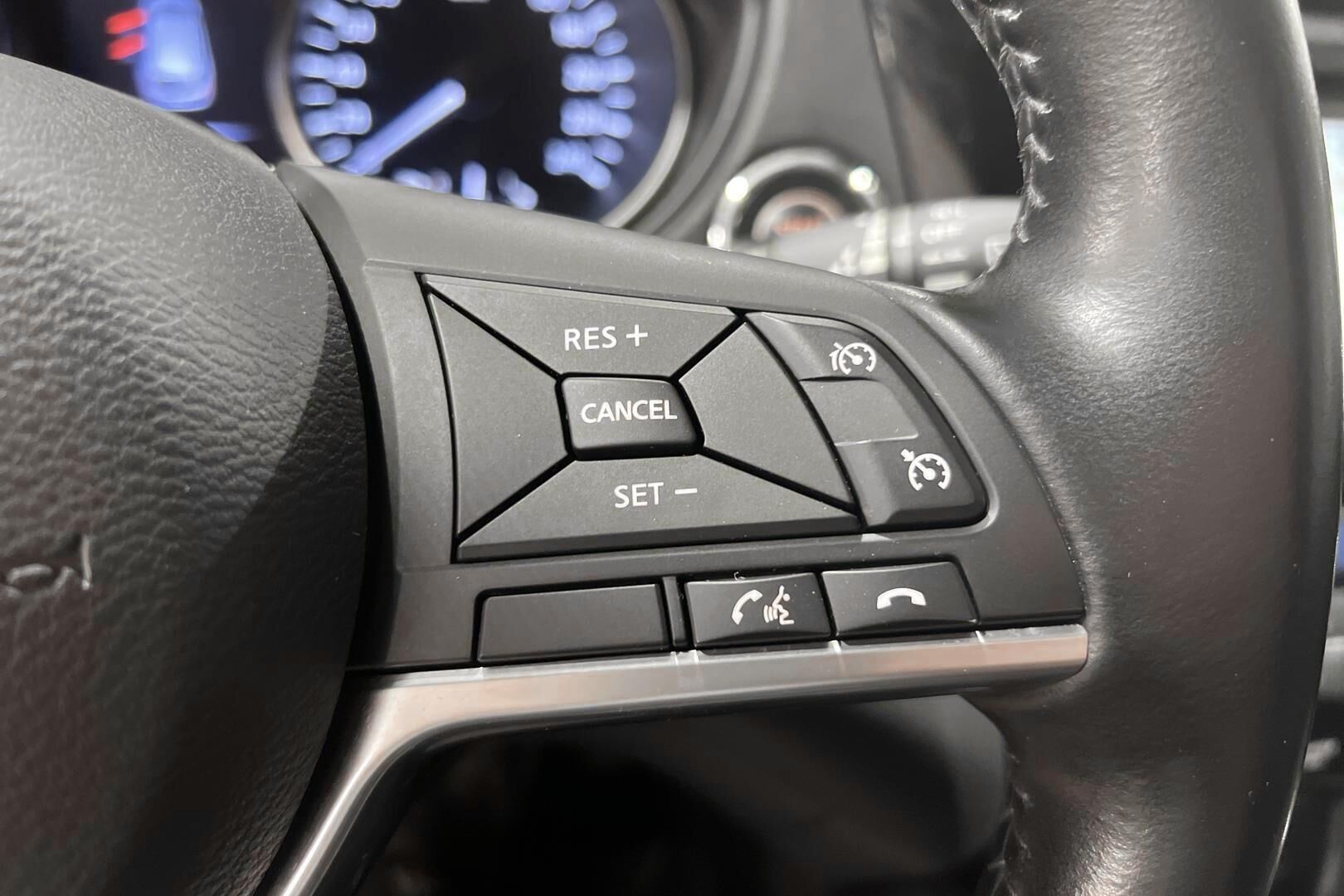 Nissan Qashqai iso kuva 14