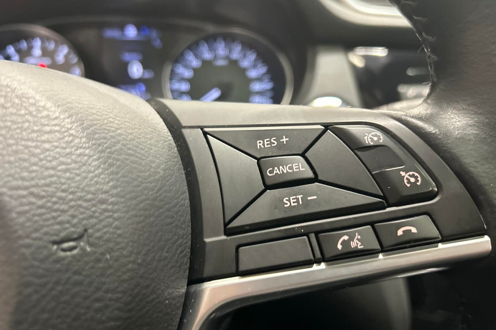 Nissan Qashqai iso kuva 16