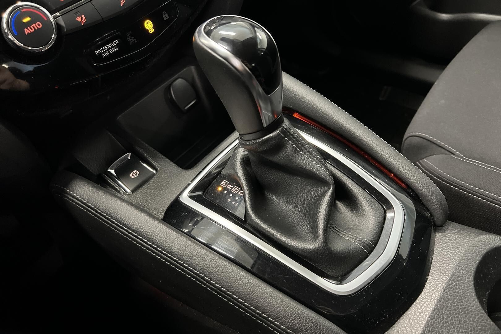 Nissan Qashqai iso kuva 16