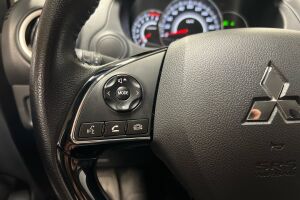 Mitsubishi Space Star esikatselu 12