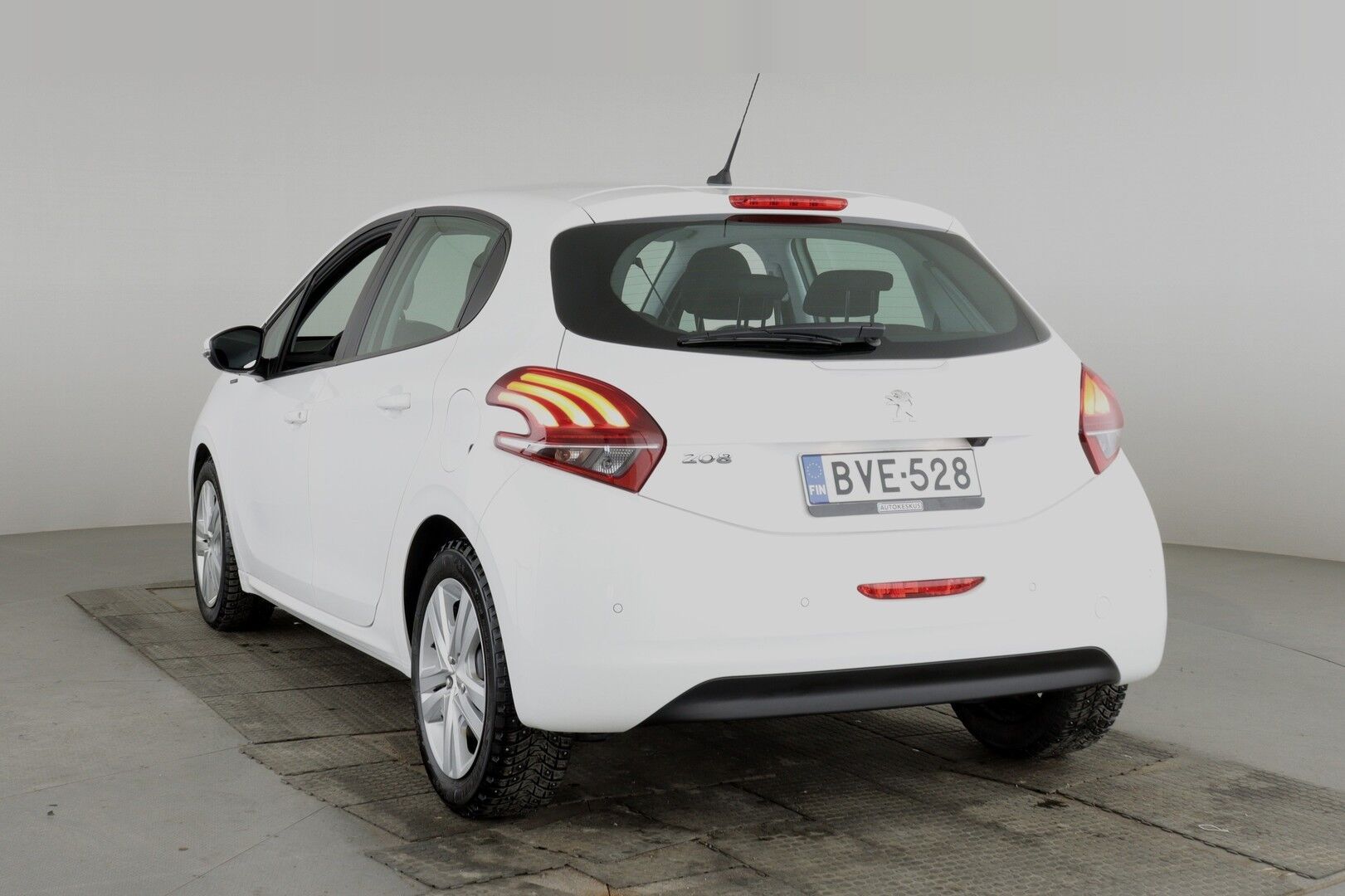 Peugeot 208 iso kuva 3