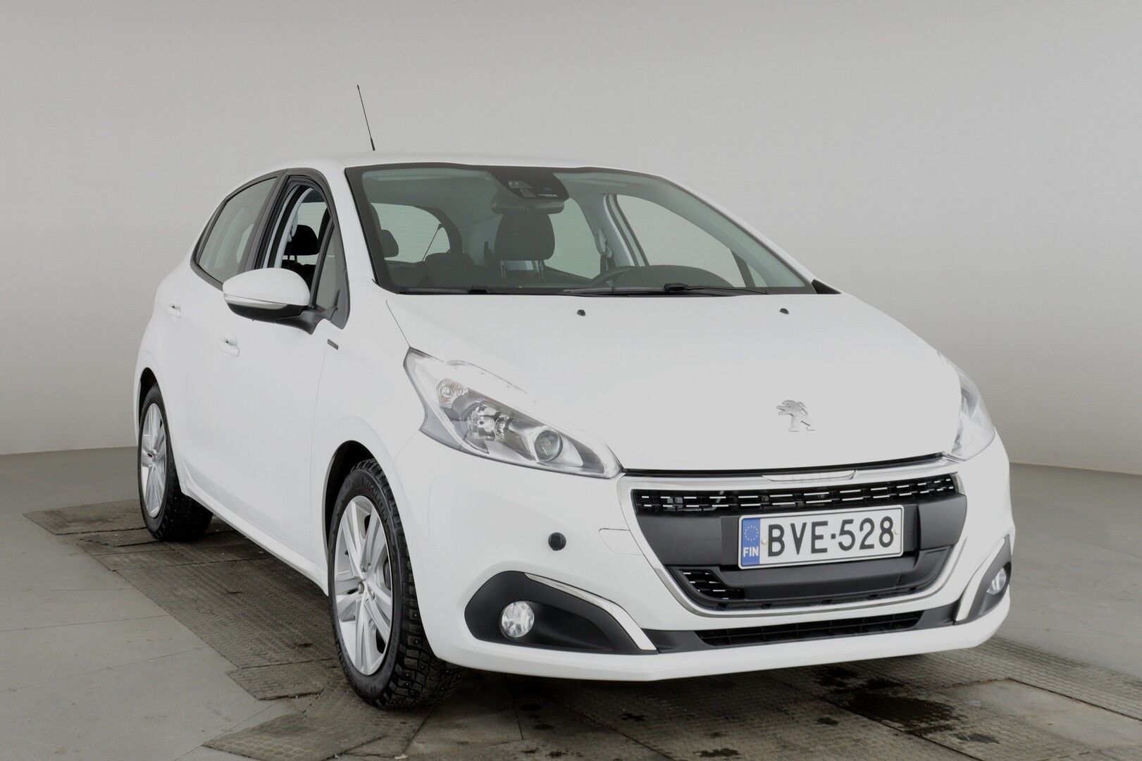 Peugeot 208 iso kuva 6