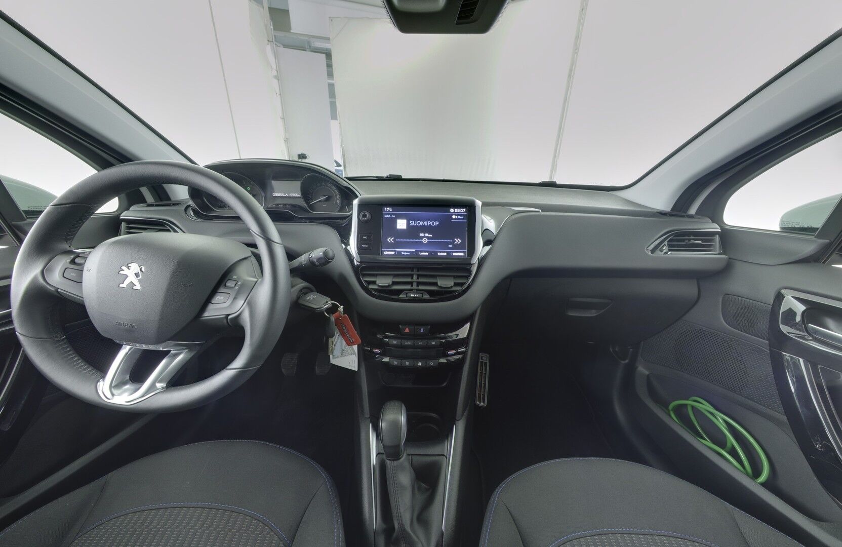 Peugeot 208 iso kuva 8