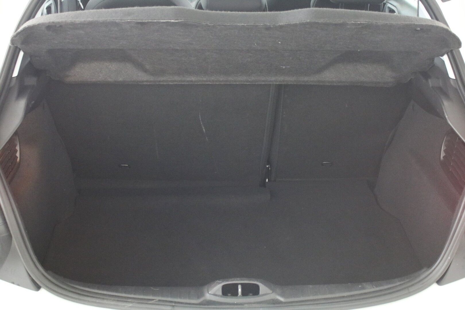 Peugeot 208 iso kuva 9