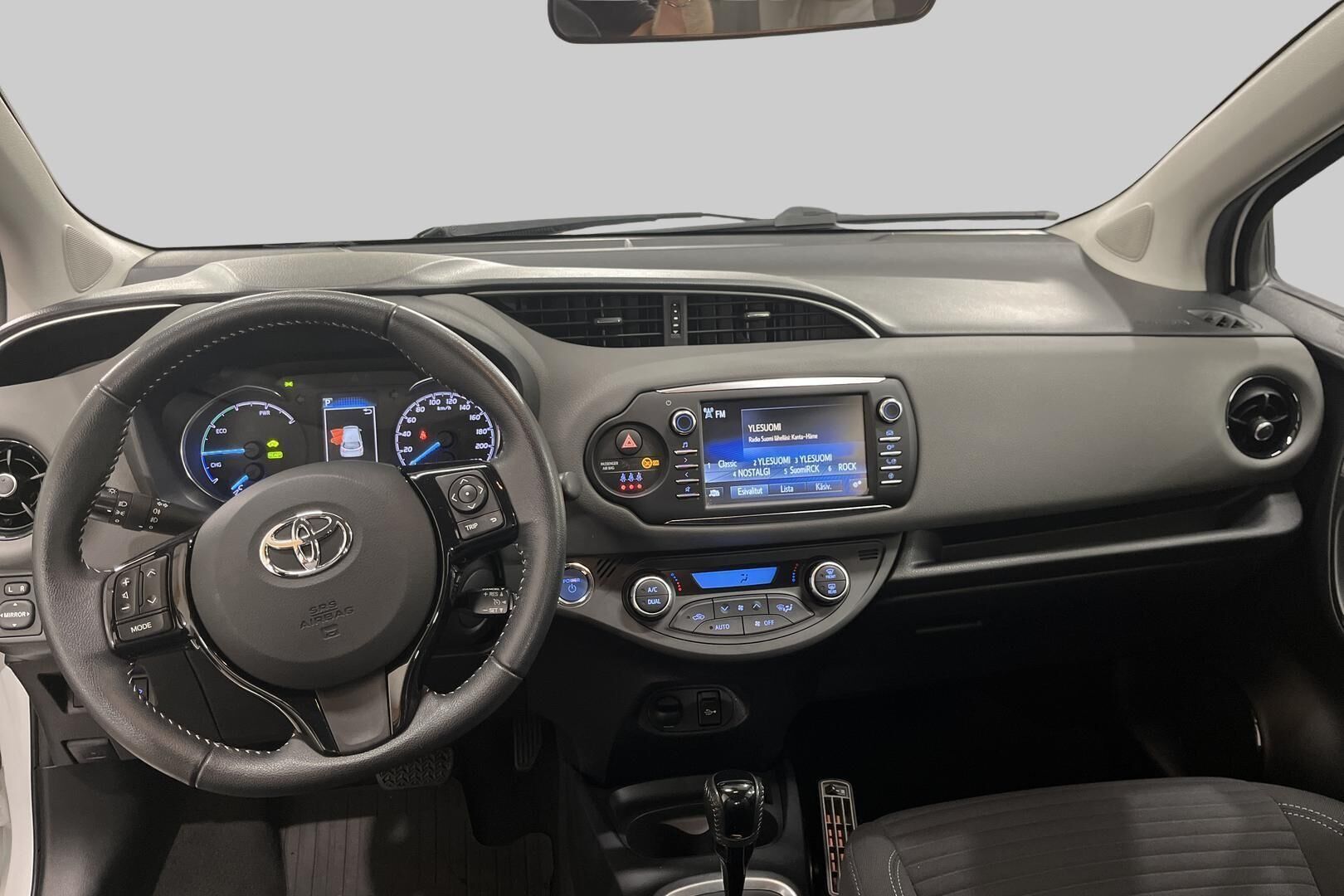 Toyota Yaris iso kuva 10