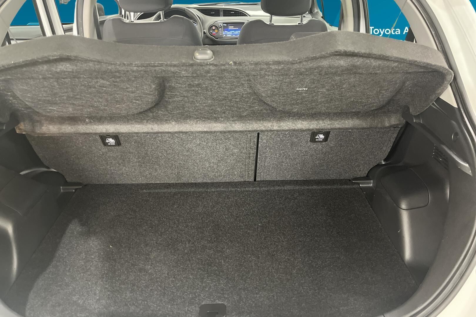Toyota Yaris iso kuva 11