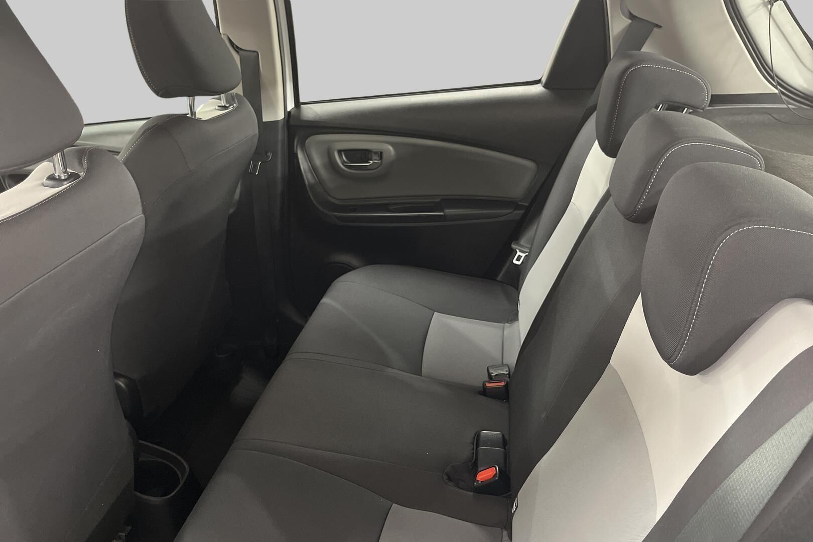 Toyota Yaris iso kuva 9