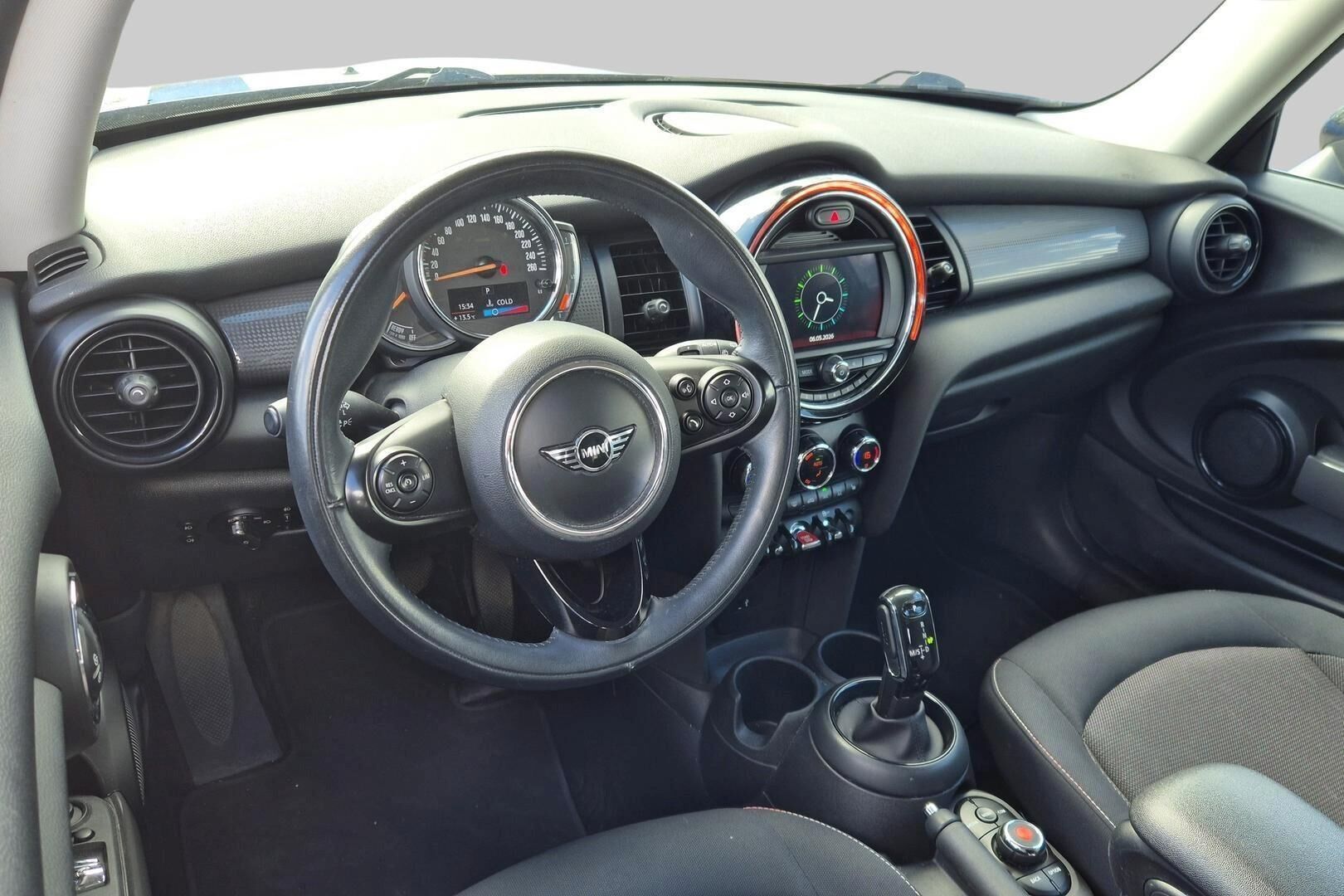 MINI Hatchback iso kuva 2
