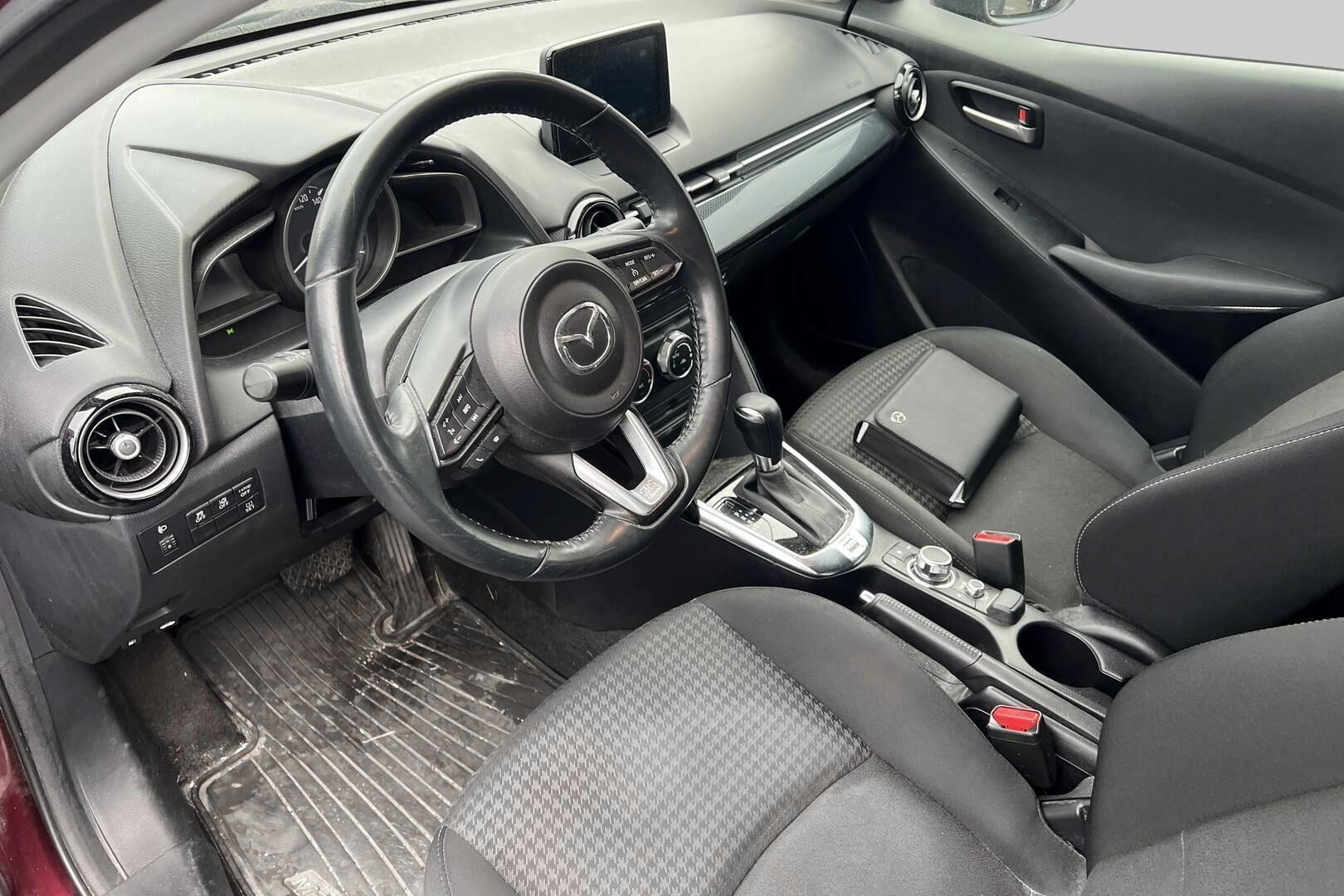 Mazda 2 iso kuva 3