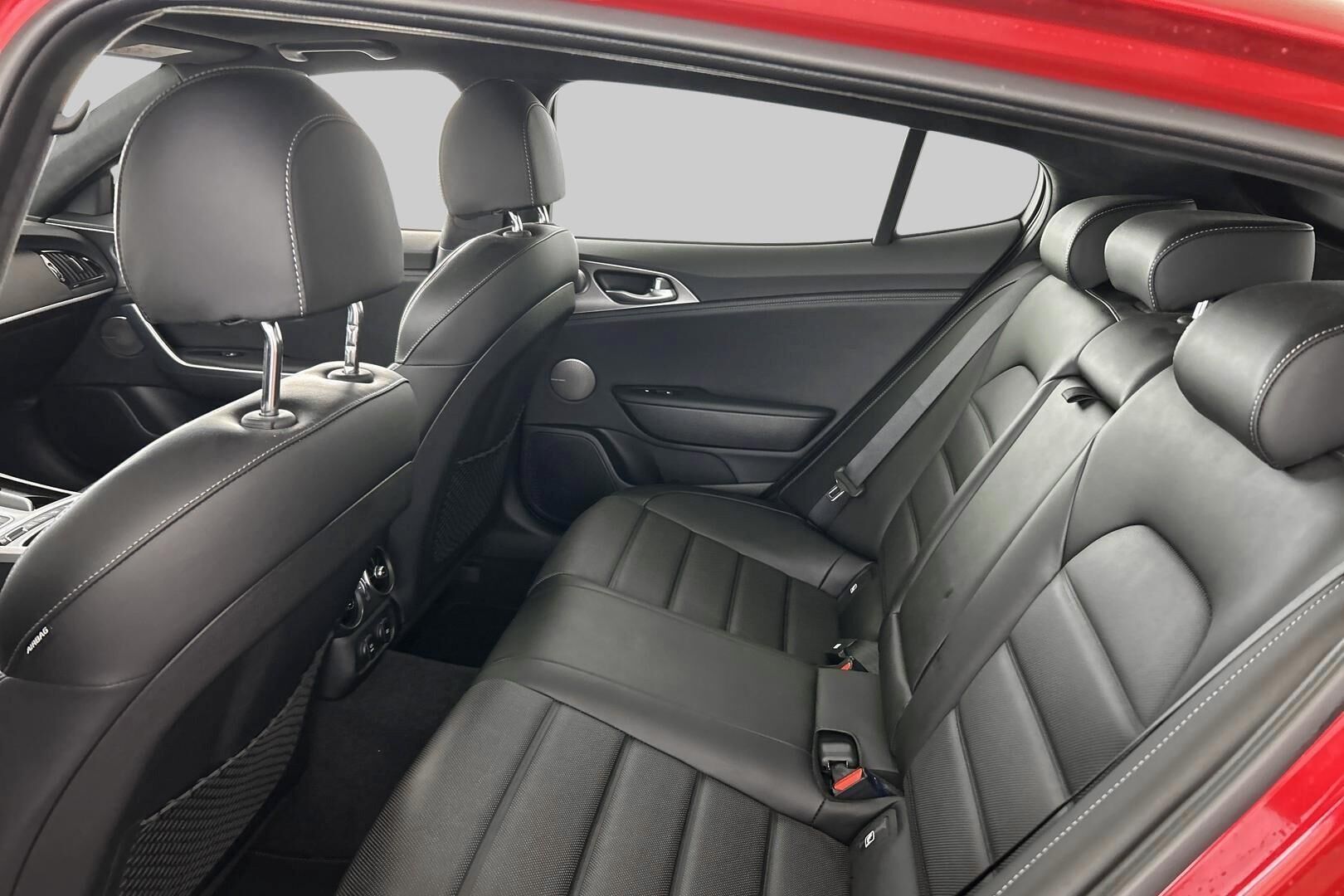 Kia Stinger iso kuva 5