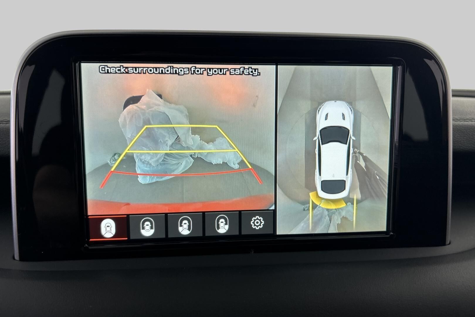 Kia Stinger iso kuva 24