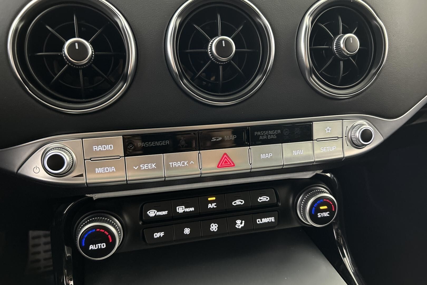 Kia Stinger iso kuva 25