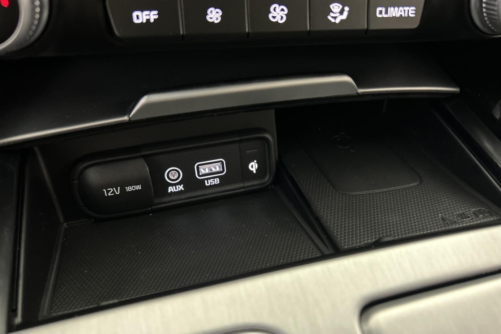 Kia Stinger iso kuva 11