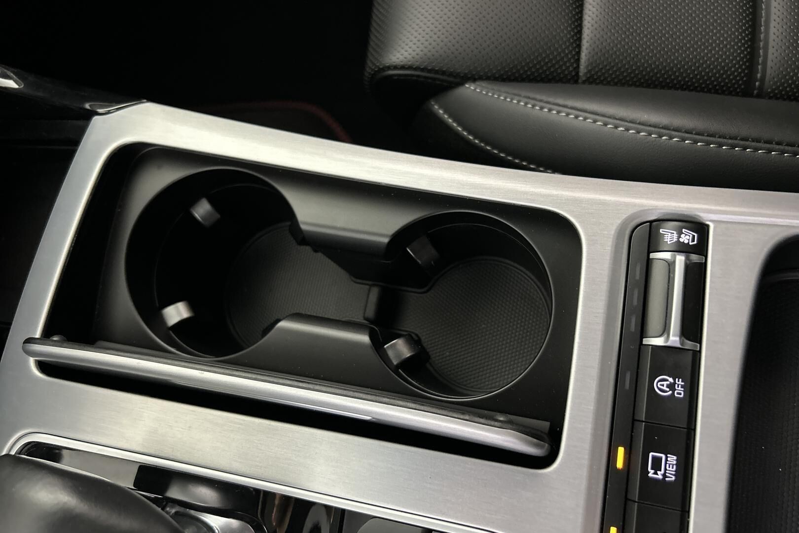 Kia Stinger iso kuva 27
