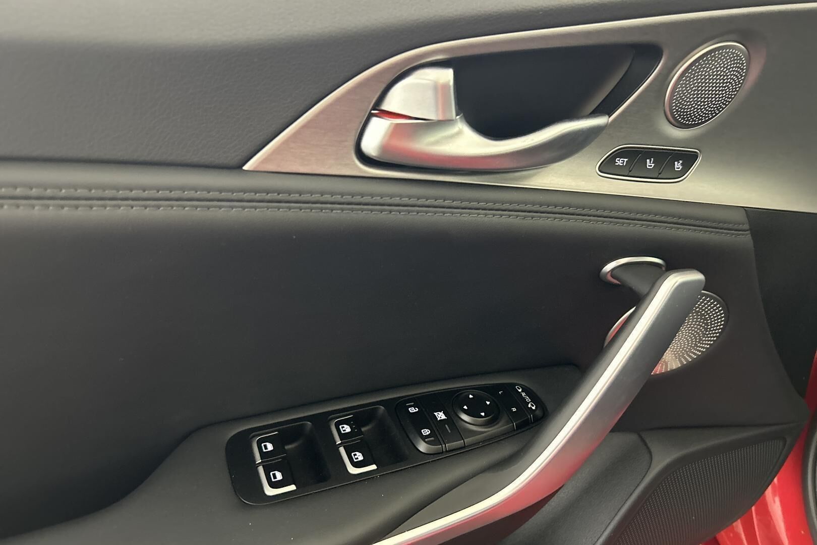 Kia Stinger iso kuva 28