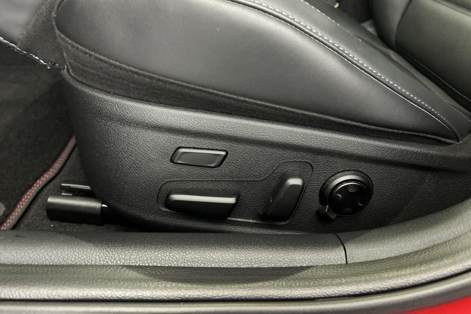 Kia Stinger iso kuva 15