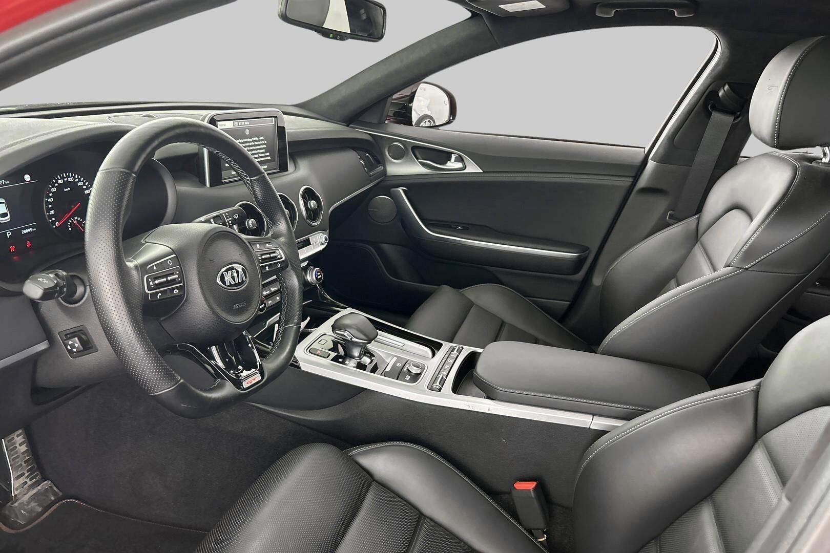 Kia Stinger iso kuva 4