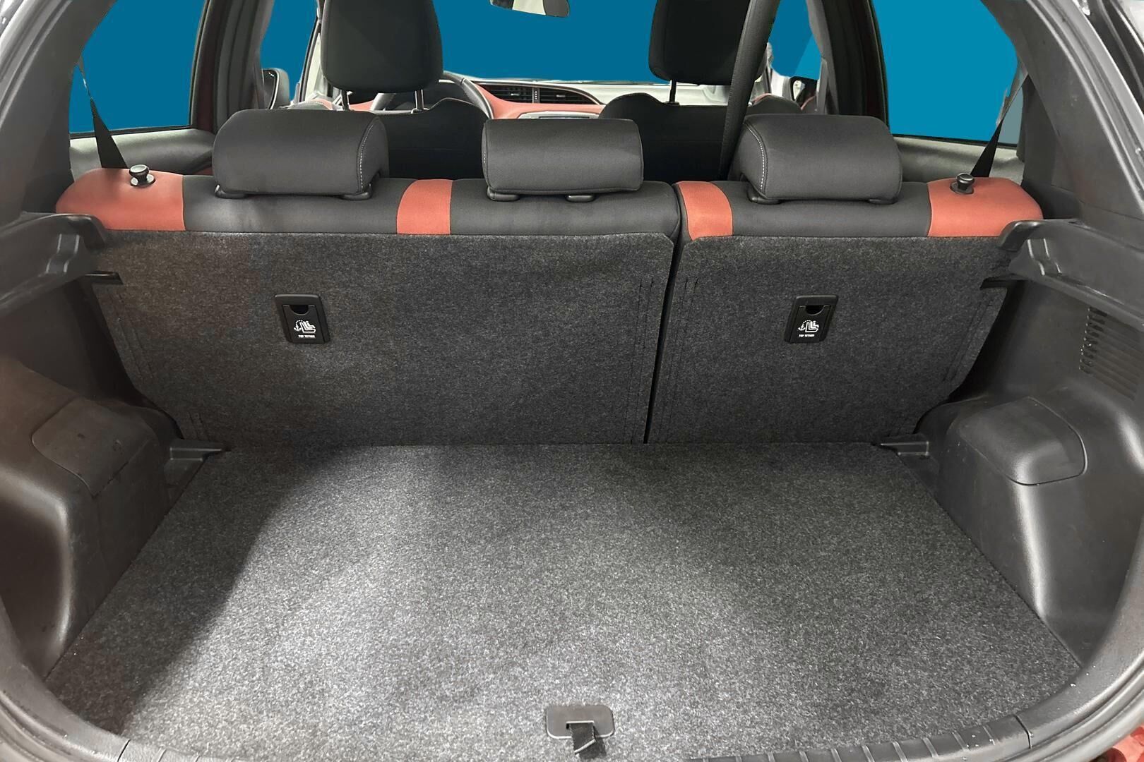 Toyota Yaris iso kuva 12