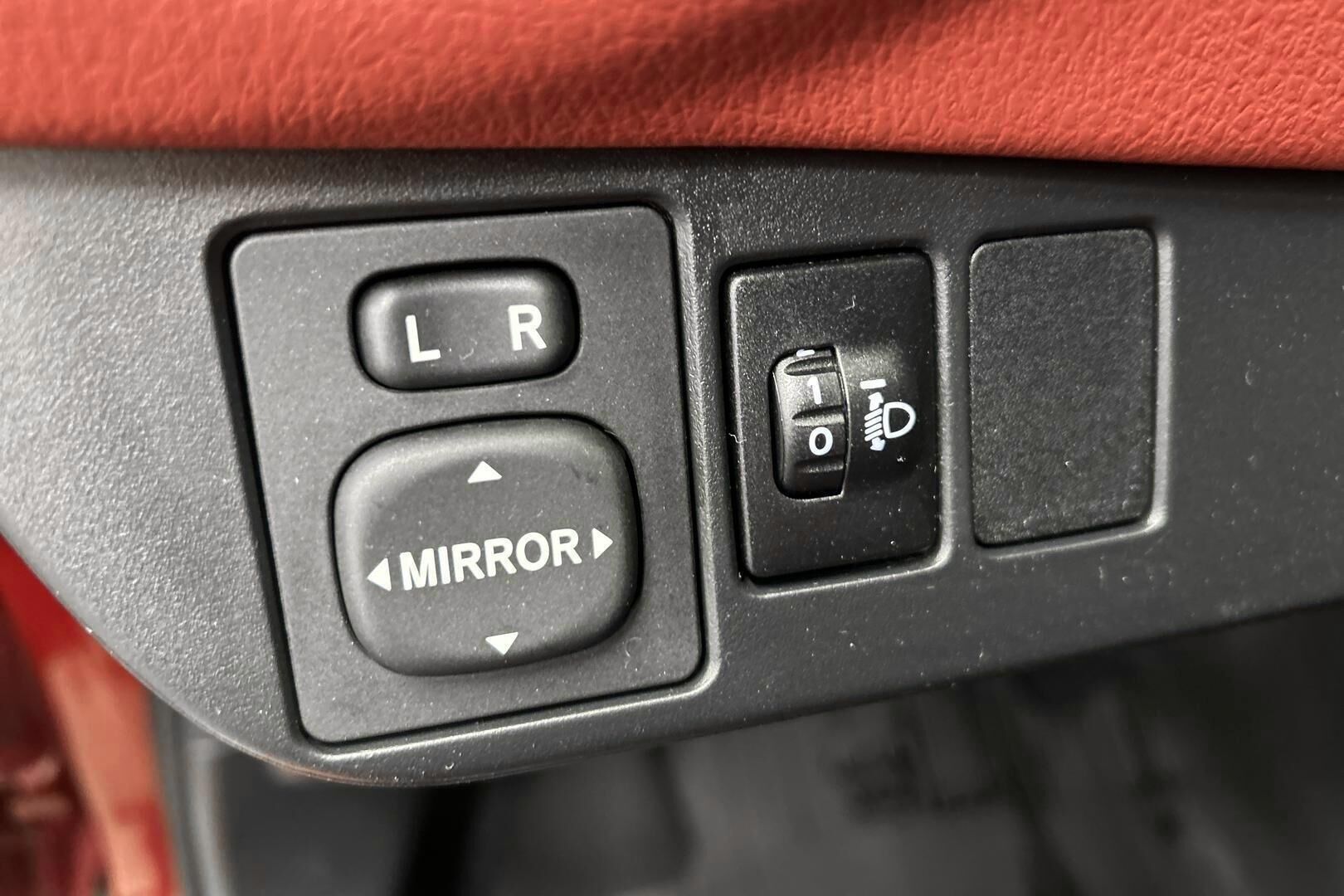 Toyota Yaris iso kuva 15