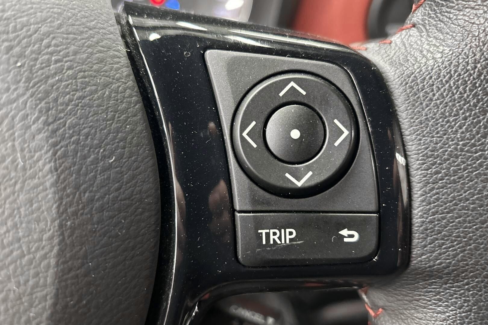 Toyota Yaris iso kuva 17