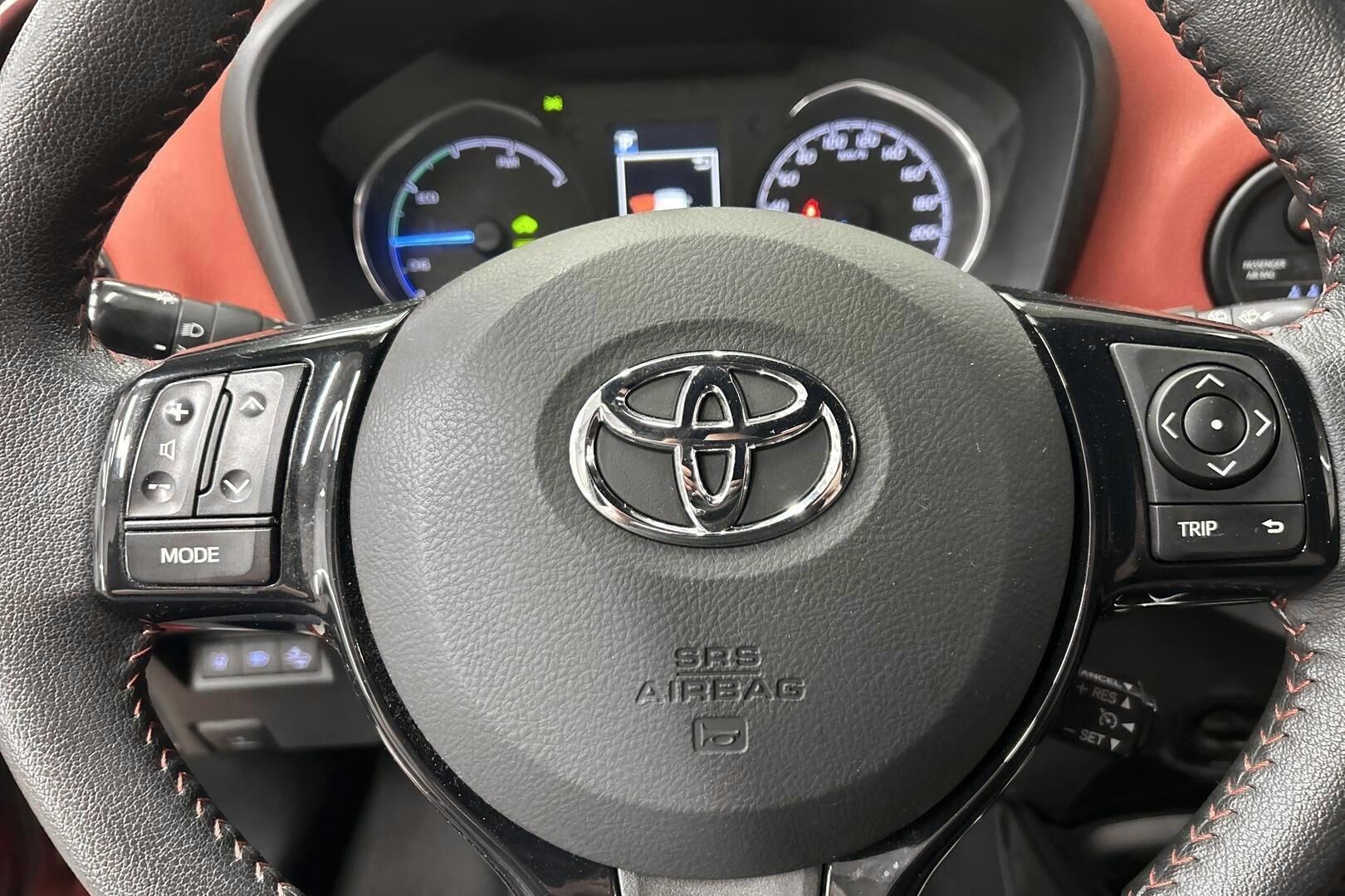 Toyota Yaris iso kuva 19