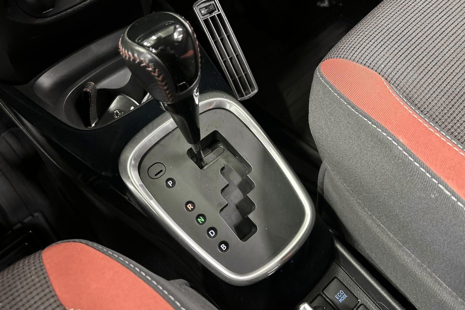 Toyota Yaris iso kuva 22