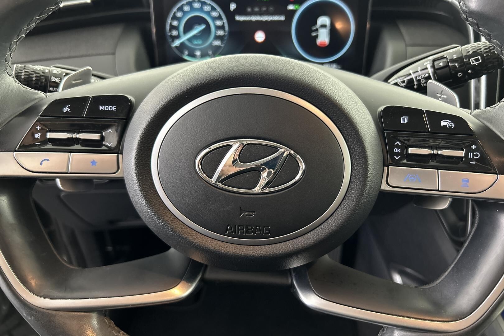 Hyundai Tucson iso kuva 16