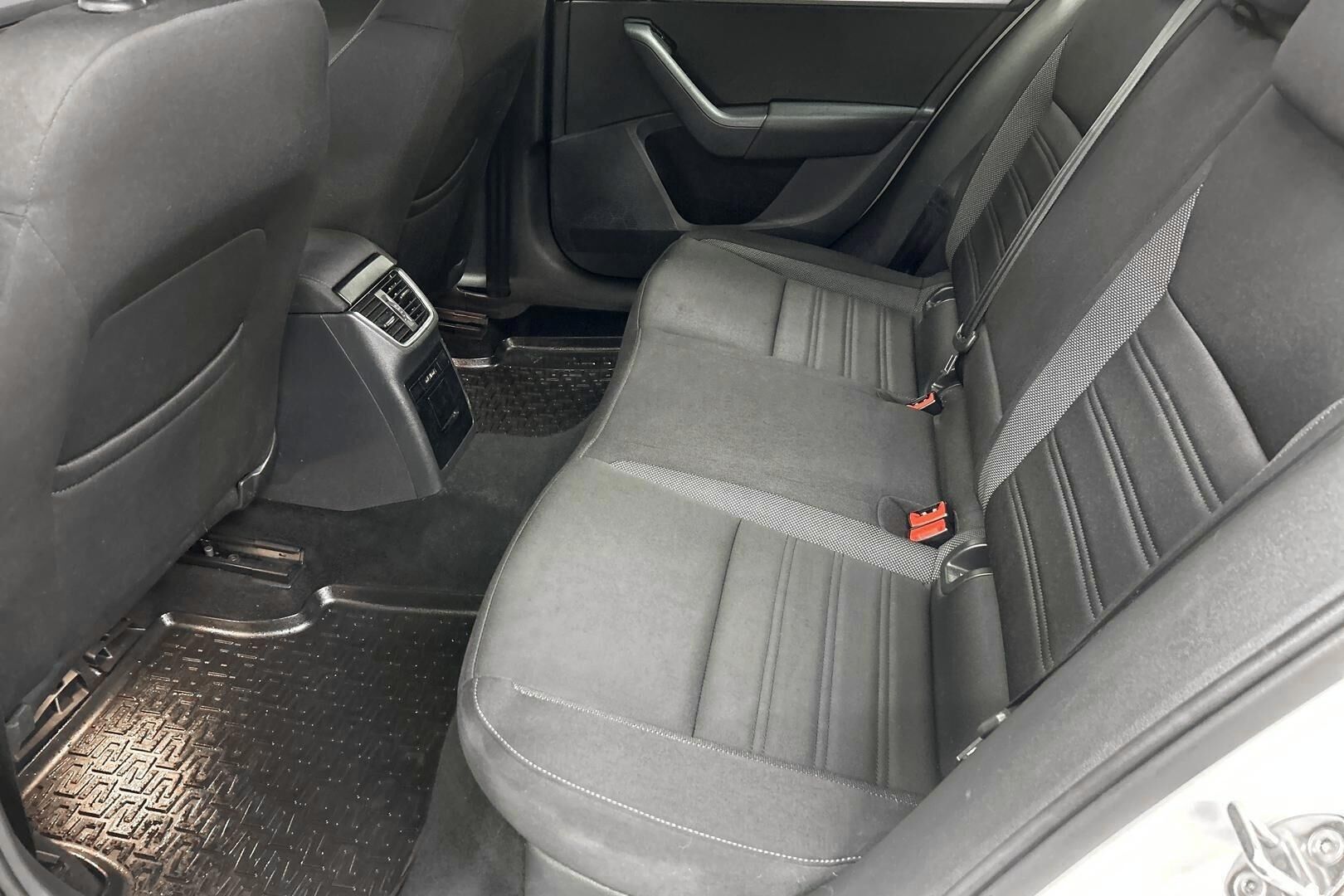 Skoda Octavia iso kuva 23