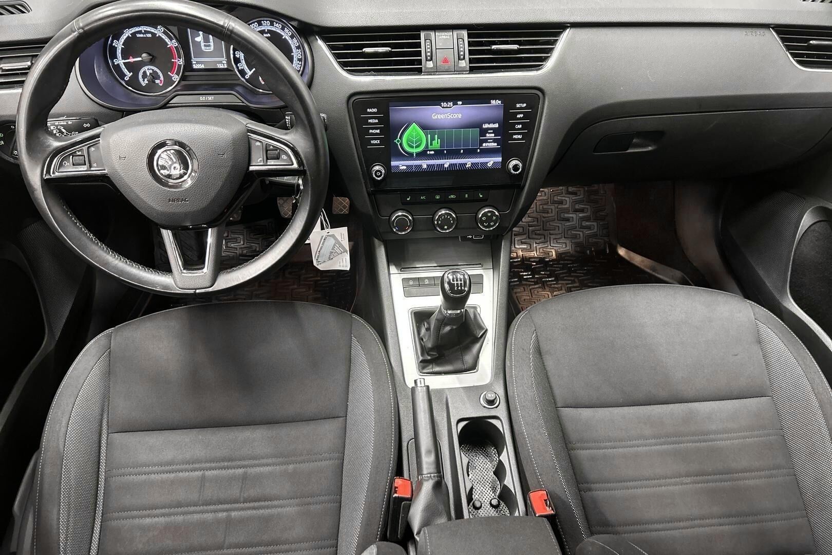 Skoda Octavia iso kuva 8