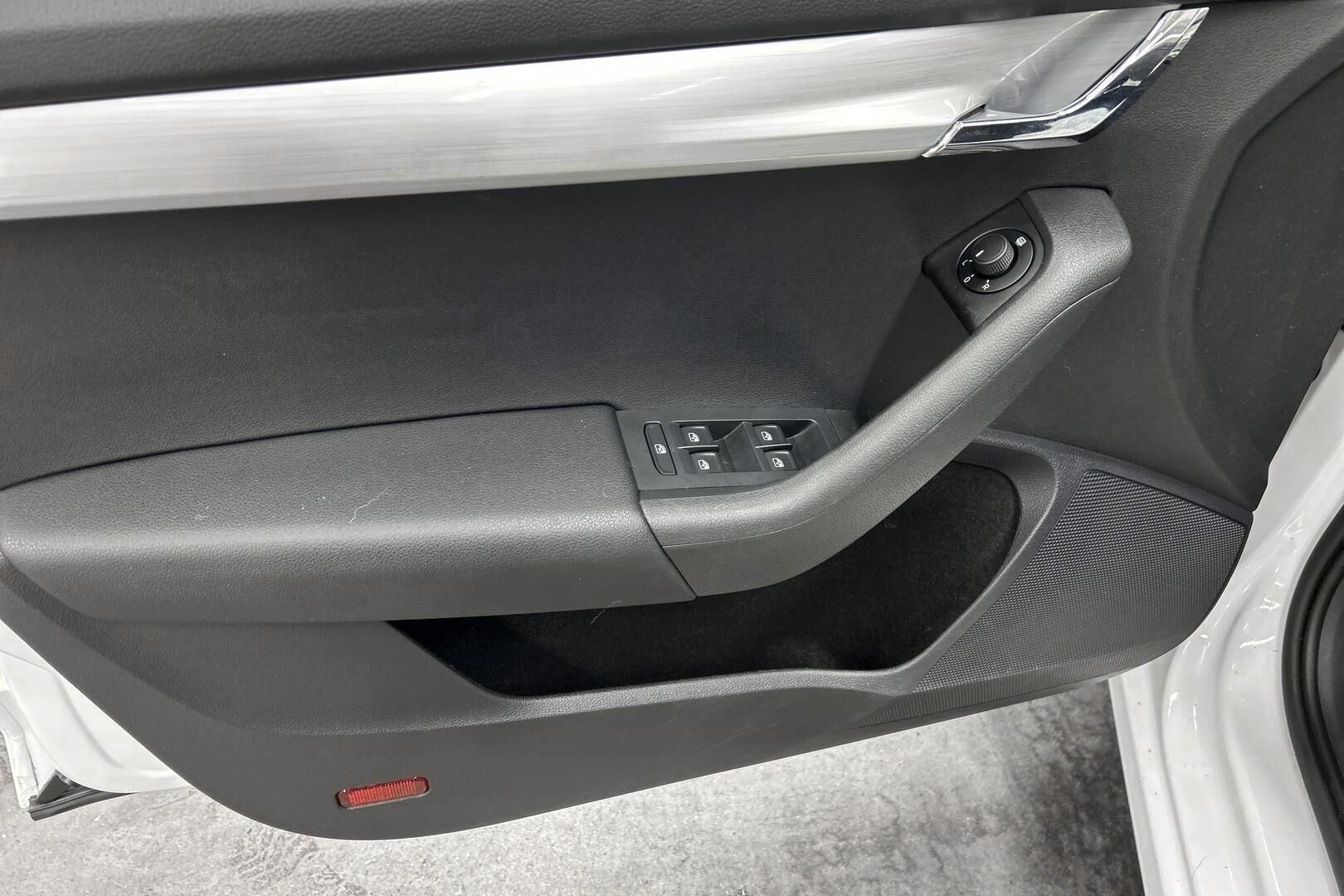 Skoda Octavia iso kuva 11